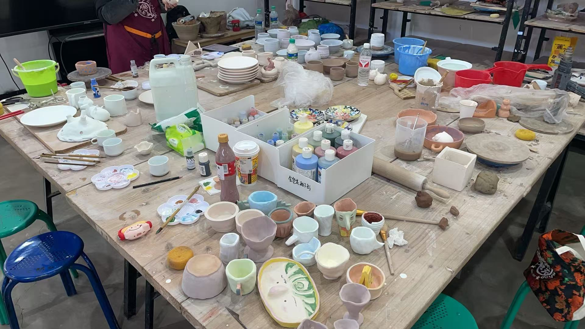 景德镇陶艺工作室的制作现场